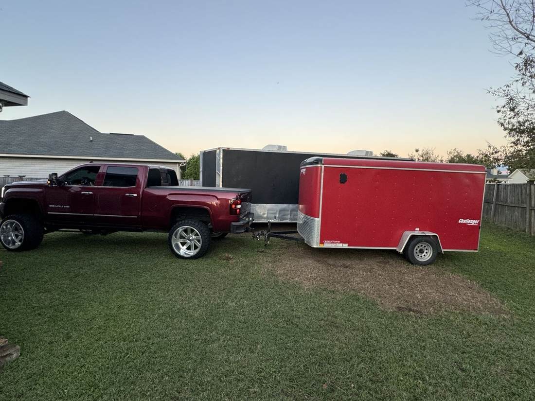 Enclosed cargo trailer